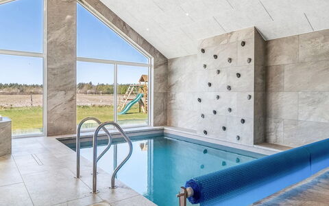 Sönke - 4Km from the Sea: Schwimmbad, Resort, Daylighting, Hotel