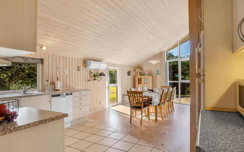 Skrollan - 200M to the Fjord: Interior Design, Flooring, Decke, Holz, Fussboden, Möbel, Zimmer, Holzboden, Küche, Zuhause
