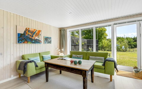 Hermanni - from the Sea: Möbel, Interior Design, Flooring, Fussboden, Decke, Zimmer, Stuhl, Tabelle, Wohnung, Küche & Esszimmer Tisch