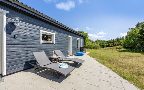 Hermanni - from the Sea: Möbel, Interior Design, Flooring, Fussboden, Decke, Zimmer, Stuhl, Tabelle, Wohnung, Küche & Esszimmer Tisch