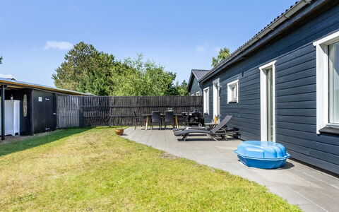 Hermanni - from the Sea: Möbel, Interior Design, Flooring, Fussboden, Decke, Zimmer, Stuhl, Tabelle, Wohnung, Küche & Esszimmer Tisch