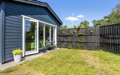 Hermanni - from the Sea: Möbel, Interior Design, Flooring, Fussboden, Decke, Zimmer, Stuhl, Tabelle, Wohnung, Küche & Esszimmer Tisch