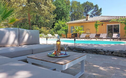 Villa Hestia: Möbel, Gartenmöbel, Stuhl, Tabelle, Tisch Im Freien, Schatten, Resort, Küche & Esszimmer Tisch, Schwimmbad, Eco Hotel