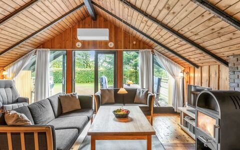 Amila - 30Km from the Sea: Flooring, Fussboden, Decke, Interior Design, Countertop, Küche, Cabinetry, Zimmer, Major Appliance, Light Fixture