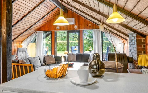 Amila - 30Km from the Sea: Flooring, Fussboden, Decke, Interior Design, Countertop, Küche, Cabinetry, Zimmer, Major Appliance, Light Fixture