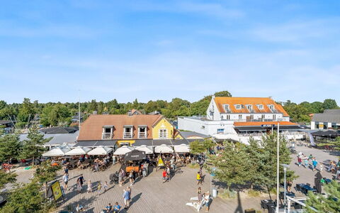 Aruna - 550M from the Sea: Dach, Haus, Zuhause, Hütte, Tür, Abstellgleis, Deck, Veranda, Planke, Hartholz