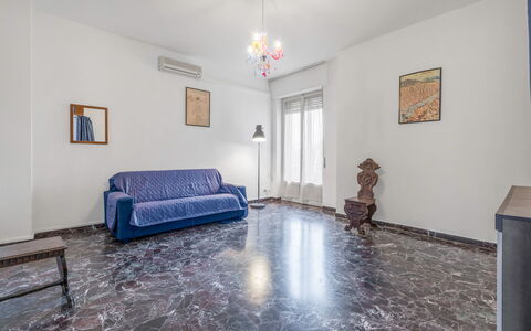 Romina Apartment, Florence, Campo Marte: Flooring, Fussboden, Interior Design, Wohnung, Decke, Zimmer, Couch, Wohnzimmer, Teppich