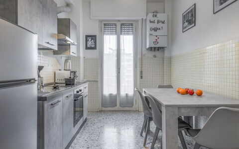 Romina Apartment, Florence, Campo Marte: Flooring, Interior Design, Fussboden, Möbel, Küche, Decke, Countertop, Wohnung, Major Appliance, Zimmer