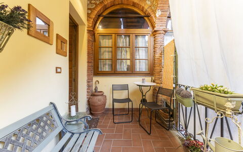 Lounge Flat Camaiore, Wifi, Versilia Coast: Möbel, Bilderrahmen, Eigentum, Stuhl, Gebäude, Tabelle, Holz, Interior Design, Pflanze, Die Architektur