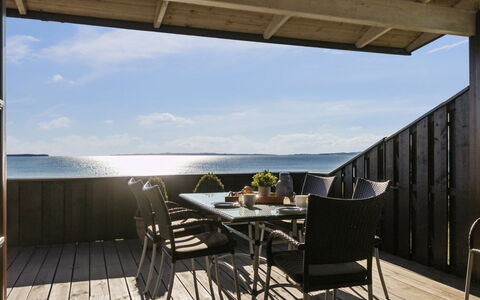 Mariska - 100M from the Sea: Haus, Zuhause, Tür, Dach, Hütte, Estate, Garten, Schatten, Abstellgleis, Garten