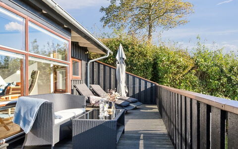Mariska - 100M from the Sea: Haus, Zuhause, Tür, Dach, Hütte, Estate, Garten, Schatten, Abstellgleis, Garten