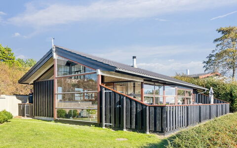 Mariska - 100M from the Sea: Haus, Zuhause, Tür, Dach, Hütte, Estate, Garten, Schatten, Abstellgleis, Garten