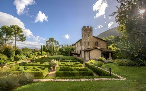 Villa Bongi: Garten, Strauch, Landscaping, Botanischer Garten, Rasen, Garten, Hinterhof, Estate, Park