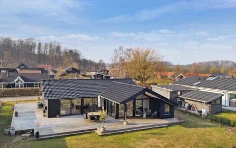 Viveke - 10M from the Sea: Holz, Zuhause, Veranda, Deck, Hartholz, Dach, Holzbeize, Holzboden, Eco Hotel