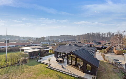 Viveke - 10M from the Sea: Holz, Zuhause, Veranda, Deck, Hartholz, Dach, Holzbeize, Holzboden, Eco Hotel