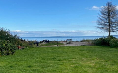 Viveke - 10M from the Sea: Holz, Zuhause, Veranda, Deck, Hartholz, Dach, Holzbeize, Holzboden, Eco Hotel