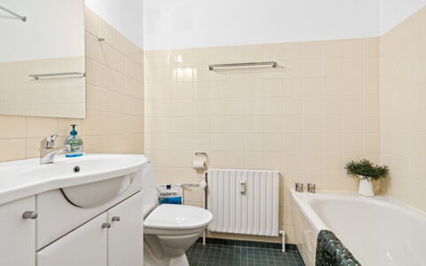 Answald - 6Km from the Sea: Badezimmer, Armatur, Flooring, Interior Design, Fussboden, Sinken, Toilette, Zapfhahn, Bad Sink, Installation