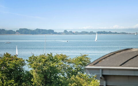 Wilmar - 380M from the Sea: Wohngebiet, Dach, Vorort, Auffahrt, Estate, Kamin