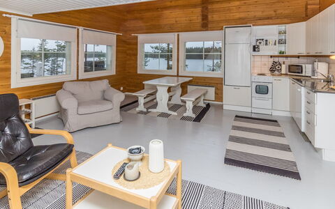 Onnimanni: Holz, Fussboden, Hartholz, Decke, Holzbeize, Holzboden, Planke, Daylighting, Wohnzimmer, Dachgeschoss