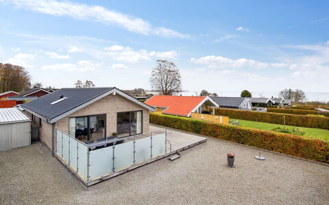 Lio - 200M from the Sea: Möbel, Interior Design, Flooring, Fussboden, Decke, Zimmer, Stuhl, Tabelle, Wohnung, Küche & Esszimmer Tisch