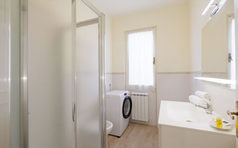 Casa Maria: Flooring, Fussboden, Interior Design, Zimmer, Armatur, Decke, Beleuchtung, Zuhause, Wohnung, Installation