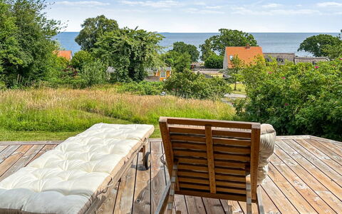 Ågot - 350M from the Sea: Himmel, Möbel, Holz, Gartenmöbel, Stuhl, Deck, Hartholz, Tisch Im Freien, Schatten, Holzbeize