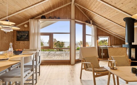 Ågot - 350M from the Sea: Holz, Decke, Interior Design, Flooring, Möbel, Fussboden, Zuhause, Holzboden, Zimmer, Hartholz