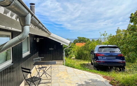Ågot - 350M from the Sea: Dach, Hütte, Abstellgleis, Auffahrt