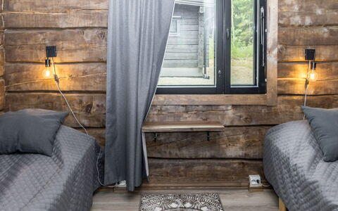 Sorolanniemi: Holz, Schlafzimmer, Möbel, Flooring, Interior Design, Fussboden, Bett, Bedding, Bettdecke, Zimmer