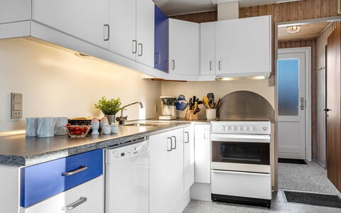Enken - 450M from the Sea: Küchengerät, Küche, Major Appliance, Countertop, Cabinetry, Interior Design, Haushaltsgerät, Möbel, Flooring, Herd