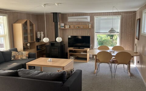 Enken - 450M from the Sea: Möbel, Interior Design, Flooring, Fussboden, Holz, Couch, Wohnzimmer, Zimmer, Decke, Tabelle