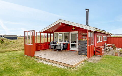 Sannie - 500M from the Sea: Möbel, Interior Design, Flooring, Fussboden, Decke, Zimmer, Stuhl, Tabelle, Wohnung, Küche & Esszimmer Tisch