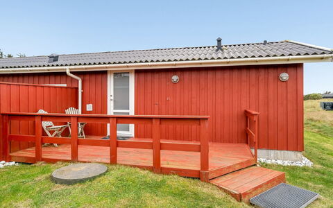 Sannie - 500M from the Sea: Möbel, Interior Design, Flooring, Fussboden, Decke, Zimmer, Stuhl, Tabelle, Wohnung, Küche & Esszimmer Tisch