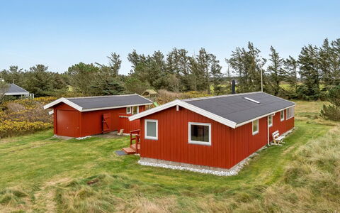 Sannie - 500M from the Sea: Möbel, Interior Design, Flooring, Fussboden, Decke, Zimmer, Stuhl, Tabelle, Wohnung, Küche & Esszimmer Tisch