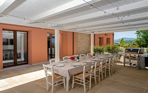 Relais Tenuta Santori: Tabelle, Möbel, Eigentum, Stuhl, Pflanze, Holz, Interior Design, Flooring, Fussboden, Schatten