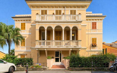 Casa con Accesso Privato al Mare, Parcheggio, Bogl: Daytime, Gebäude, Wand, Fenster, Fassade, Wohngebiet, Zuhause, Die Architektur, Haus, Balkon