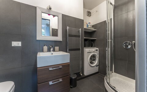 Casa con Accesso Privato al Mare, Parcheggio, Bogl: Flooring, Armatur, Interior Design, Fussboden, Badezimmer, Badezimmerschrank, Sinken, Toilette, Zapfhahn, Installation