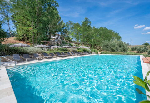 Punteriolo Spereto Family Apartment With Pool,: Wasser, Pflanze, Wasservorräte, Eigentum, Himmel, Schwimmbad, Wolke, Azurblau, Baum, Natürliche Landschaft