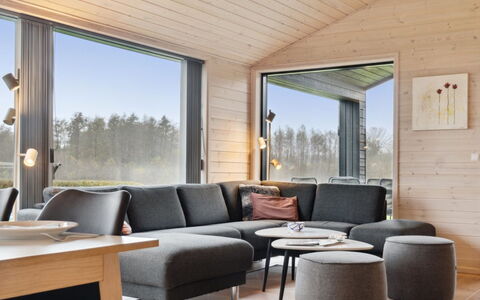 Ehmi - 750M from the Sea: Wohnzimmer