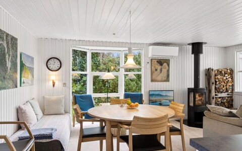 Jannike - 150M from the Sea: Holz, Zuhause, Veranda, Deck, Hartholz, Dach, Holzbeize, Holzboden, Eco Hotel