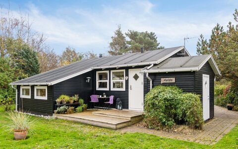 Jannike - 150M from the Sea: Holz, Zuhause, Veranda, Deck, Hartholz, Dach, Holzbeize, Holzboden, Eco Hotel