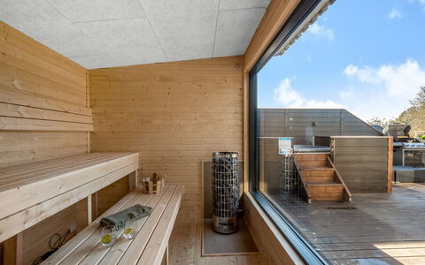 Elisaveta - 400M to the Fjord: Holz, Zuhause, Veranda, Deck, Hartholz, Dach, Holzbeize, Holzboden, Eco Hotel