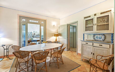 Casale Rosa: Möbel, Interior Design, Flooring, Holz, Fussboden, Stuhl, Tabelle, Esszimmer, Küche & Esszimmer Tisch, Decke
