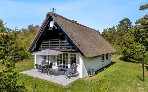 Einari - 1.2Km from the Sea: Haus, Dach, Zuhause, Hütte, Schuppen, Gartenbauten, Abstellgleis, Garten, Blockhaus, Hütte