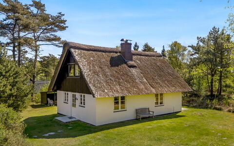 Einari - 1.2Km from the Sea: Haus, Dach, Zuhause, Hütte, Schuppen, Gartenbauten, Abstellgleis, Garten, Blockhaus, Hütte