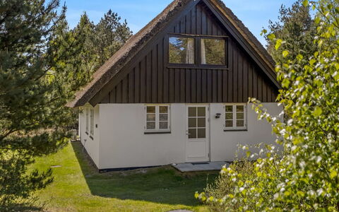 Einari - 1.2Km from the Sea: Haus, Dach, Zuhause, Hütte, Schuppen, Gartenbauten, Abstellgleis, Garten, Blockhaus, Hütte