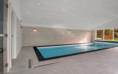 Rajna - 250M from the Sea: Flooring, Decke, Fussboden, Interior Design, Fliese, Natürliches Material, Daylighting, Design, Schwimmbad