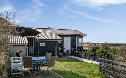 Sella - 600M from the Sea: Zuhause, Dach, Haus, Hütte, Grundstueck, Veranda, Tür, Abstellgleis, Garten, Estate