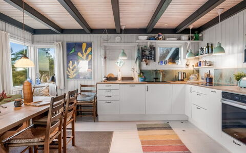 Sella - 600M from the Sea: Küche, Countertop, Möbel, Flooring, Interior Design, Holz, Küchengerät, Major Appliance, Decke, Cabinetry