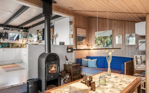 Sella - 600M from the Sea: Möbel, Holz, Interior Design, Flooring, Decke, Fussboden, Wohnzimmer, Zimmer, Beleuchtung, Zuhause